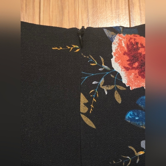 NWOT Belongsci Floral Midi Dress - Picture 8 of 9